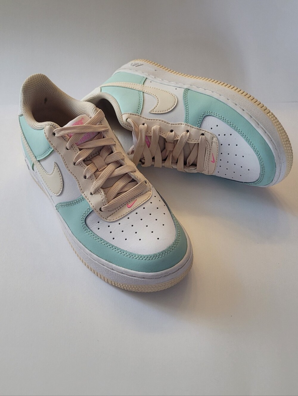 Nike Air Force 1 Low Emerald Rise Guava Ice GS Size 5Y DV7762-300